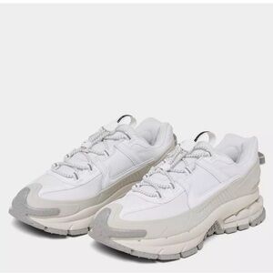 Nike  Vomero ZoomWomen's Sneakers in White and Gray- used